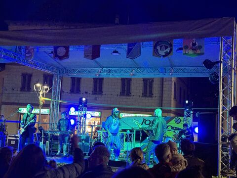 Concerto in piazza: palco, audio e luci