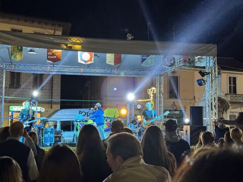 Concerto in piazza: palco, audio e luci