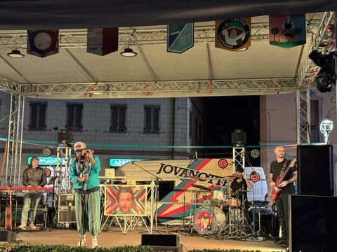 Concerto in piazza: palco, audio e luci