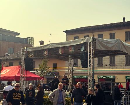 Concerto in piazza: palco, audio e luci