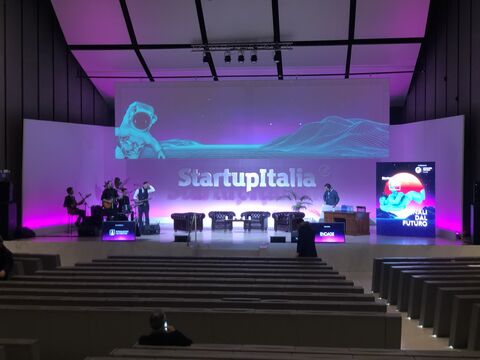 Evento aziendale: allestimento audio, luci e video, 2019