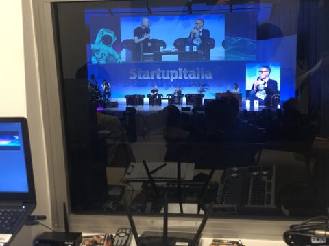 Evento aziendale: allestimento audio, luci e video, 2019