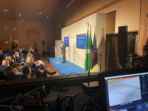Evento aziendale: allestimento audio, luci e video, 2021