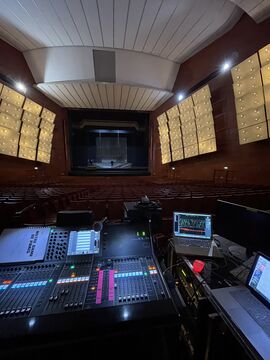 Spettacolo in teatro: luci di scena e audio, 2022