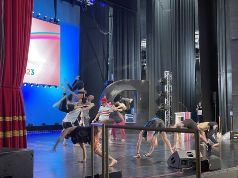 Spettacolo in teatro: luci di scena e audio, 2023