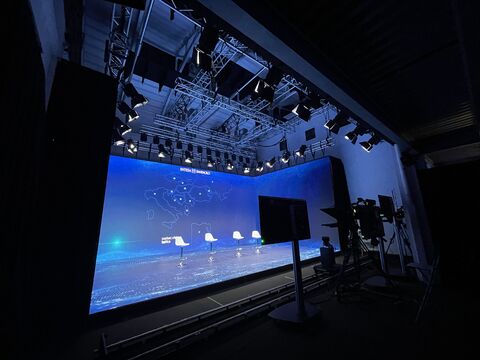 Spettacolo in teatro: luci di scena e audio, 2023