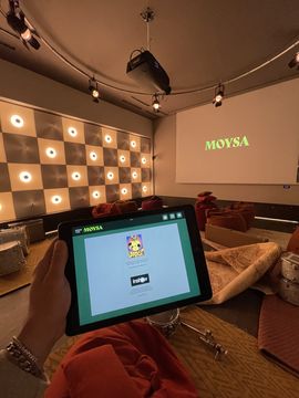 Tablet di controllo della sala: luci, audio e sorgenti video