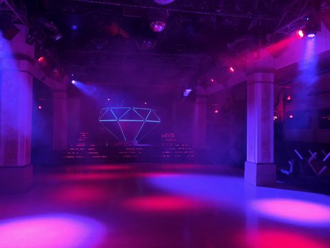 Pista da ballo con impianto luci RGB installato