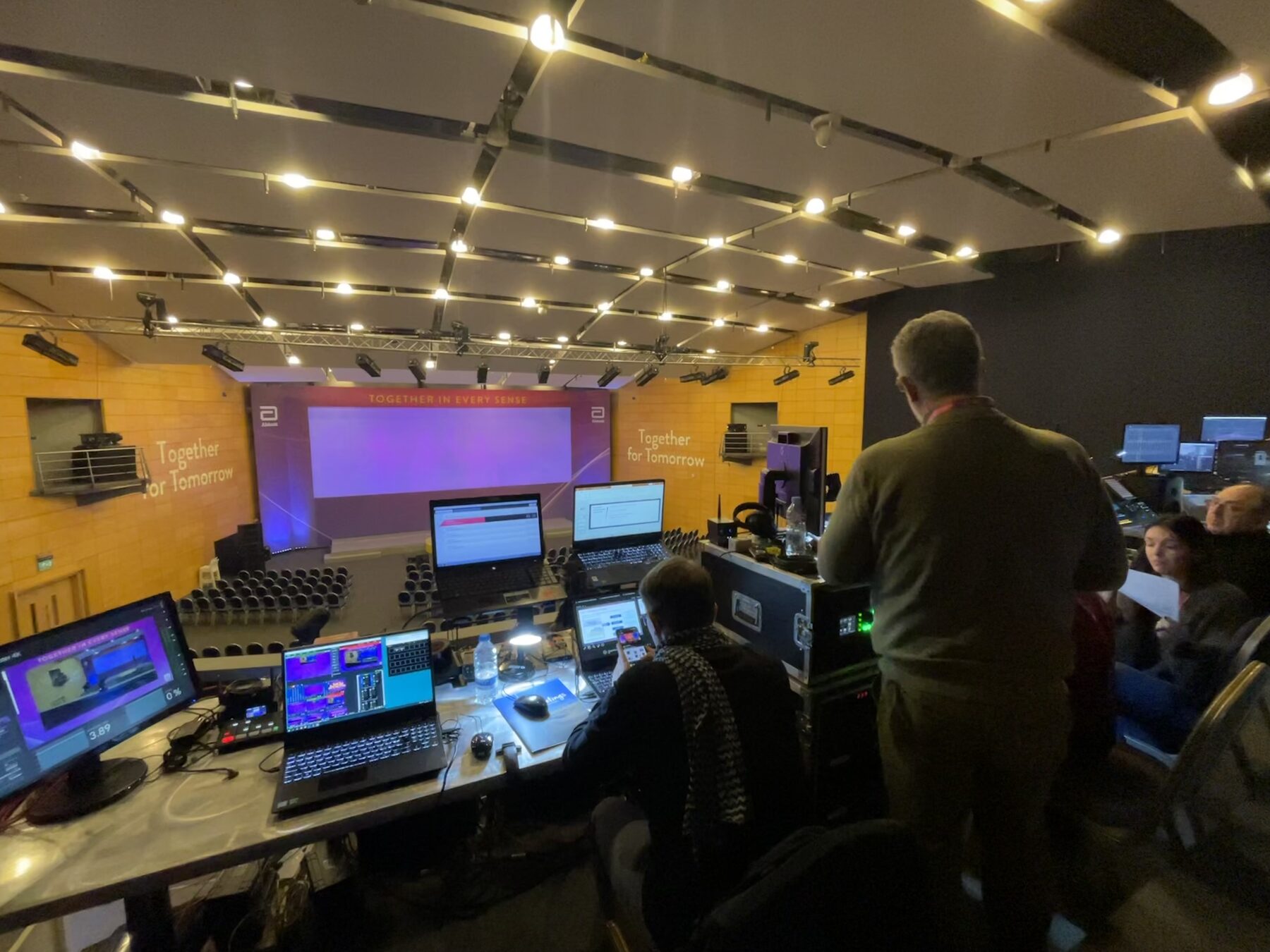Abbott — postazione di regia video per l’evento in streaming