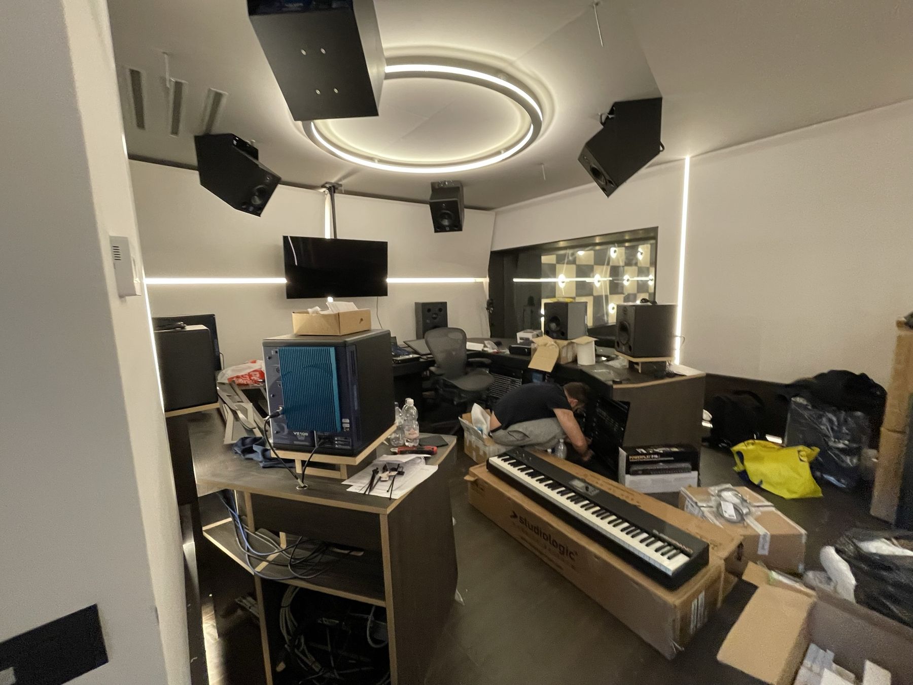 Moysa — impianto audio, video e luci su architettura AV over IP