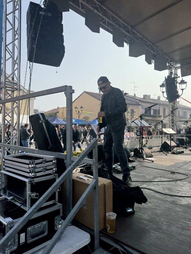Festa dell’Oca — montaggio del palco e delle strutture