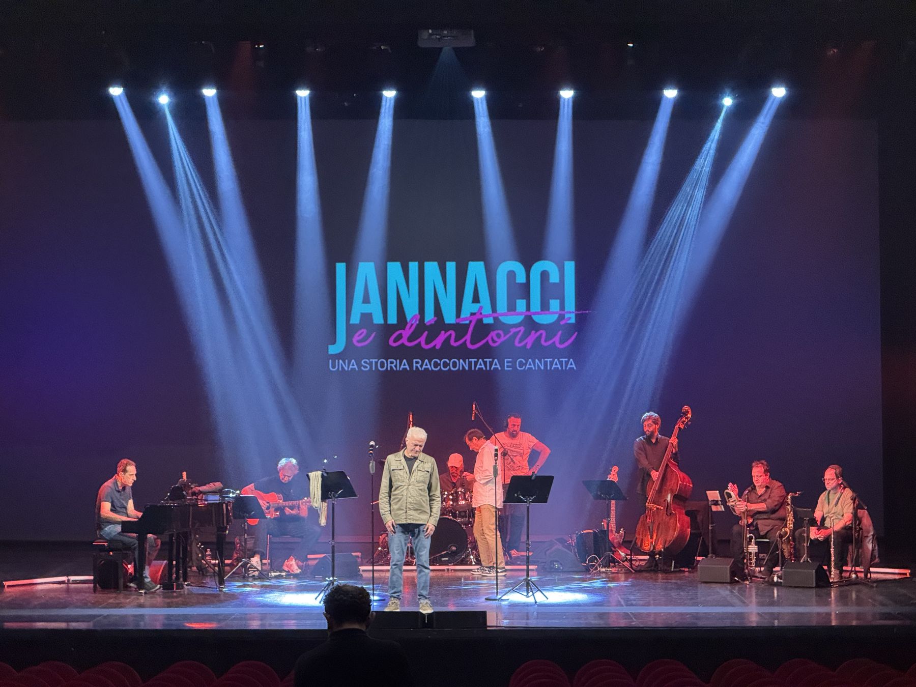 Jannacci e dintorni al Teatro Lirico: big band in scena con i fasci dei Clay Paky Sharpy